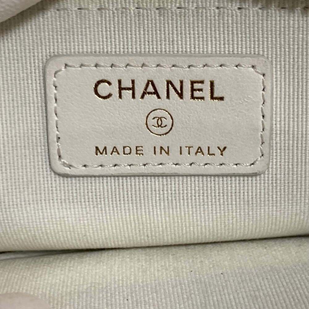 CHANEL White Caviar Leather Wallet - Picture 9 of 11